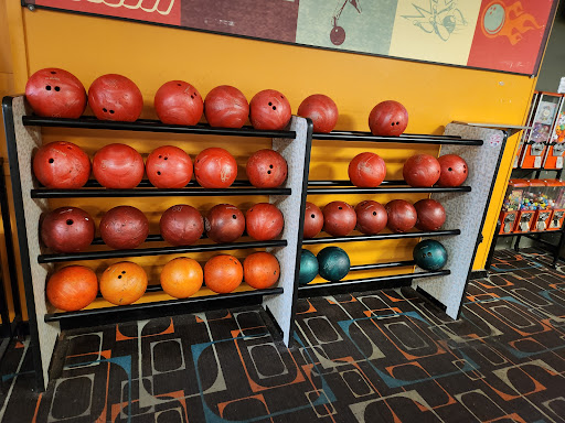 Bowling Alley «Holiday Bowling Center & Sports Bar», reviews and photos, 106 E Pembroke Rd, Hallandale Beach, FL 33009, USA