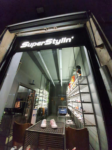 Superstylin' Sneakers Store