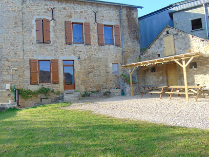 Gîtes à Saint-Grégoire : Location 2 maisons de vacances de 6 et 11 personnes, avec terrasse/pergola, parking, salle de jeux, proche des Gorges du Tarn, à Sévérac-le-Château dans l’Aveyron, Occitanie