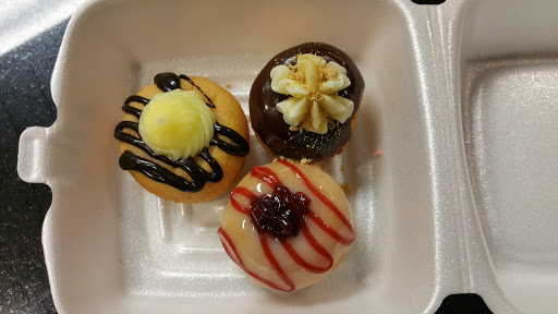 Donut Shop «Mini Doughnut Factory», reviews and photos, 2109 S Dale Mabry Hwy, Tampa, FL 33629, USA