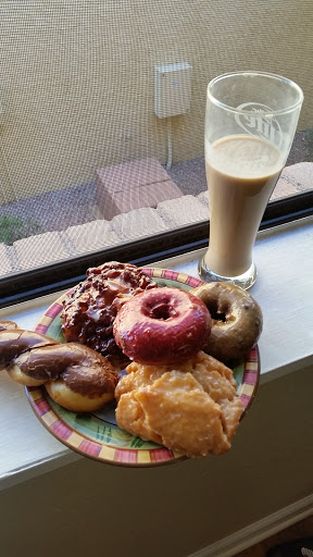 Donut Shop «Rainbow Donuts Cafe & Deli», reviews and photos, 3831 E Thunderbird Rd, Phoenix, AZ 85032, USA