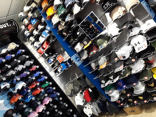 Outlet Mall «Tanger Outlet Riverhead», reviews and photos, 200 Tanger Mall Dr, Riverhead, NY 11901, USA