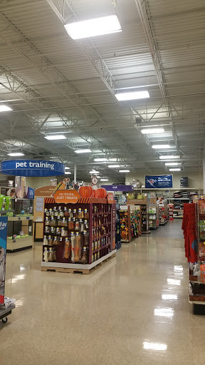 Pet Supply Store «PetSmart», reviews and photos, 4749 Valley View Blvd NW, Roanoke, VA 24012, USA