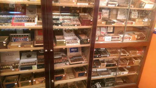 Tobacco Shop «Sweet Tooth Smoke Shop», reviews and photos, 2030 W Chicago Ave, Chicago, IL 60622, USA