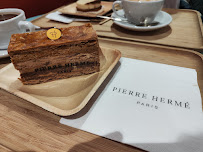 Gâteau au café du Restaurant LE CAFÉ PIERRE HERMÉ à Paris - n°10