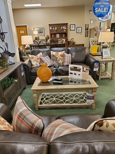 Furniture Store «Raymour & Flanigan Furniture and Mattress Store», reviews and photos, 14 Candlewood Lake Rd, Brookfield, CT 06804, USA