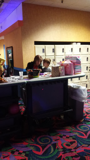 Bowling Alley «Spare Time Groton», reviews and photos, 27 Kings Hwy, Groton, CT 06340, USA