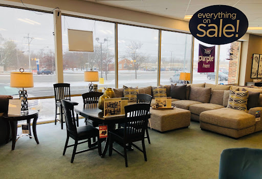 Furniture Store «Raymour & Flanigan Furniture and Mattress Store», reviews and photos, 2780 W Ridge Rd, Rochester, NY 14626, USA