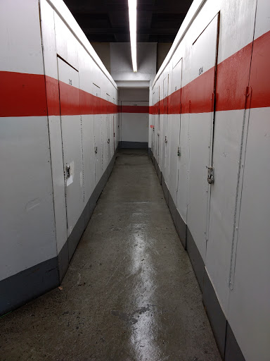 Truck Rental Agency «U-Haul Moving & Storage», reviews and photos, 911 W Gate City Blvd, Greensboro, NC 27403, USA