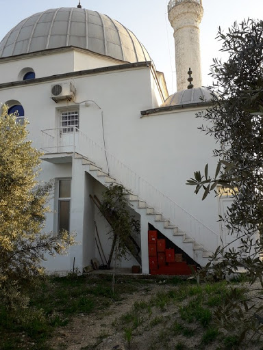 Yenikarakuyu Mahallesi Camii