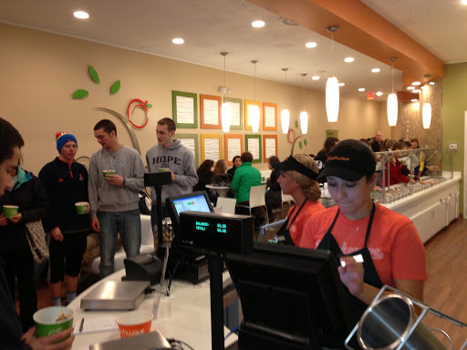 Frozen Yogurt Shop «Peachwave Frozen Yogurt & Gelato», reviews and photos, 6 W 8th St, Holland, MI 49423, USA