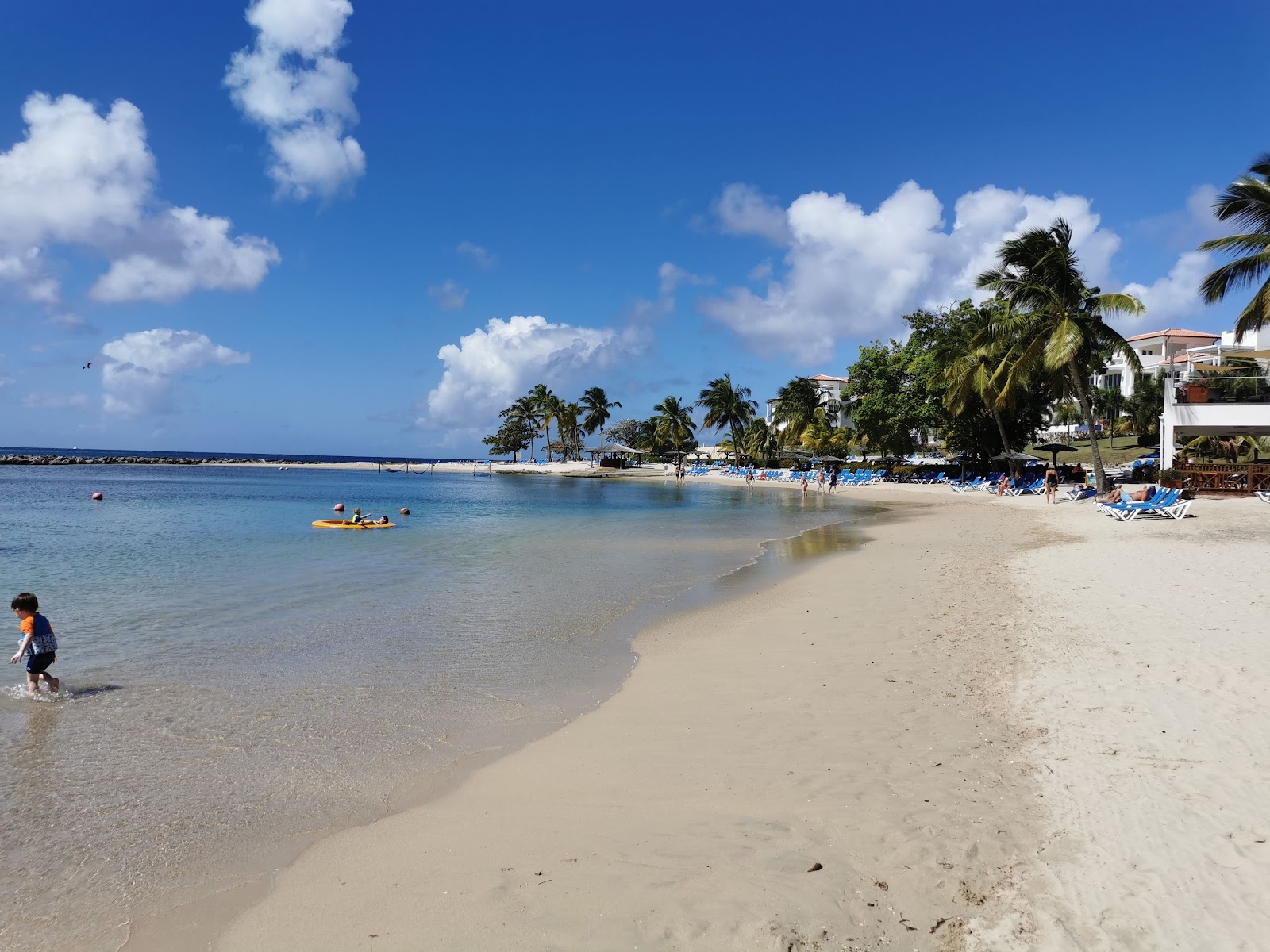 Photo de Windjammer beach avec l'eau cristalline de surface