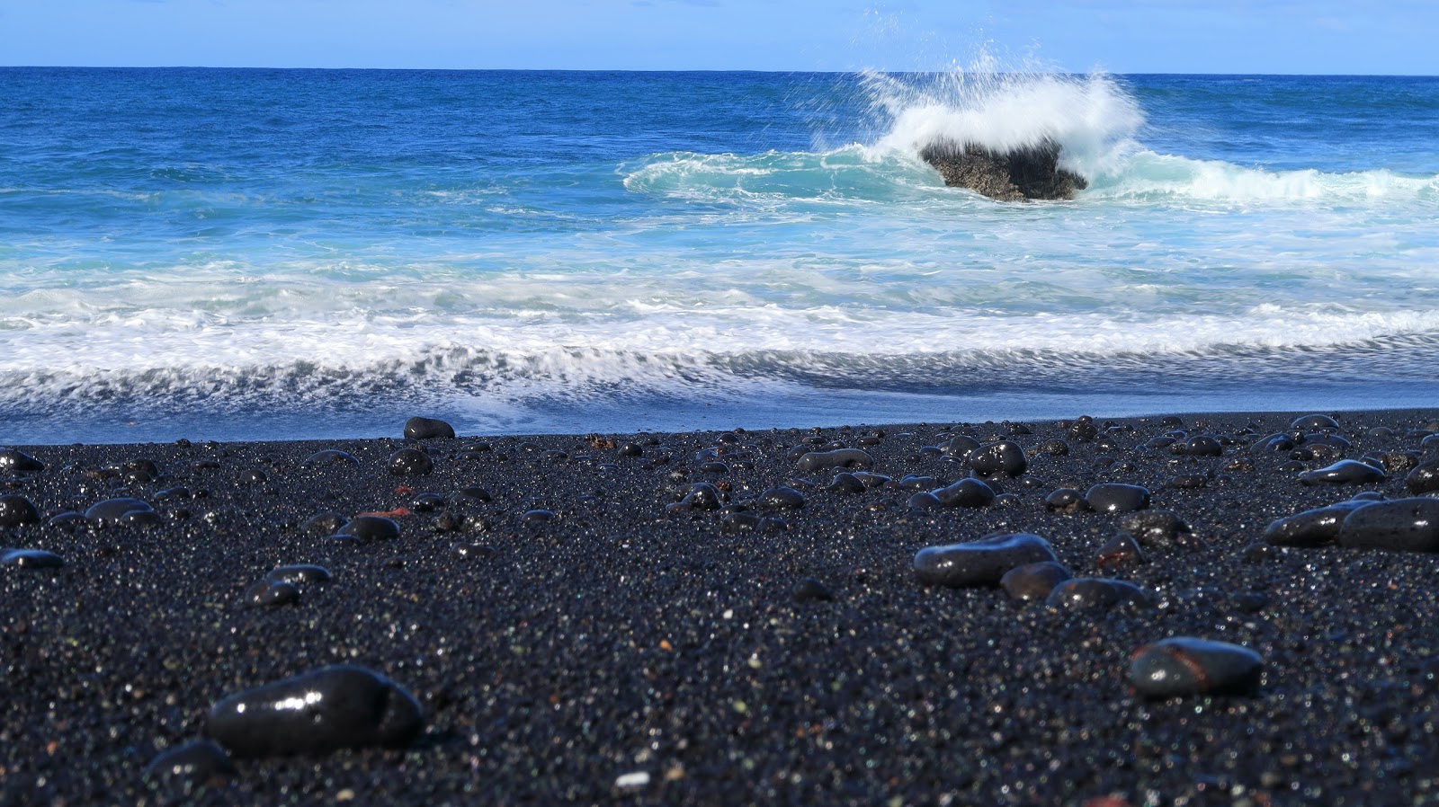 Foto van Playa de Montana Bermeja met hoog niveau van netheid