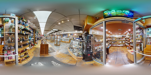 Tobacco Shop «Knuckleheads Tobacco & Gifts», reviews and photos, 550 State St, Madison, WI 53703, USA