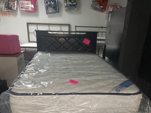 Flea Market «Springfield Flea Market & Gifts», reviews and photos, 1325 E Trafficway St, Springfield, MO 65802, USA