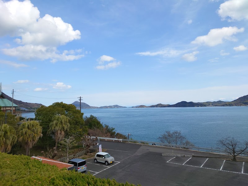 駐車場（村上三島記念館、および公園駐車場）