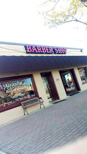 Barber Shop «LEGENDZ CLASSIC BARBER SHOP», reviews and photos, 207 N Center St, Arlington, TX 76011, USA