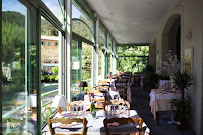 Atmosphère du Restaurant français LE CHATEAU OLIVE ET RAISIN à Fontaine-de-Vaucluse - n°9