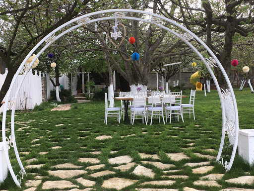 The Backyard - Grădină secretă pentru petreceri în aer liber
