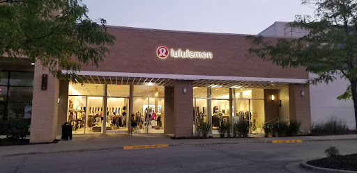 lululemon, 4555 W 119th St, Leawood, KS 66209, USA, 