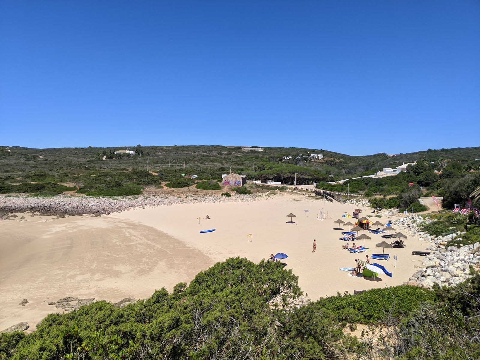 Foto di Praia da Ingrina e l'insediamento