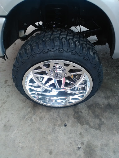 Auto Repair Shop «Discount Tire & Service of Greeley», reviews and photos, 120 18th St, Greeley, CO 80631, USA