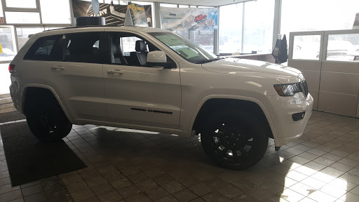 Car Dealer «Northland Chrysler Jeep Dodge RAM», reviews and photos, 14100 W 8 Mile Rd, Oak Park, MI 48237, USA