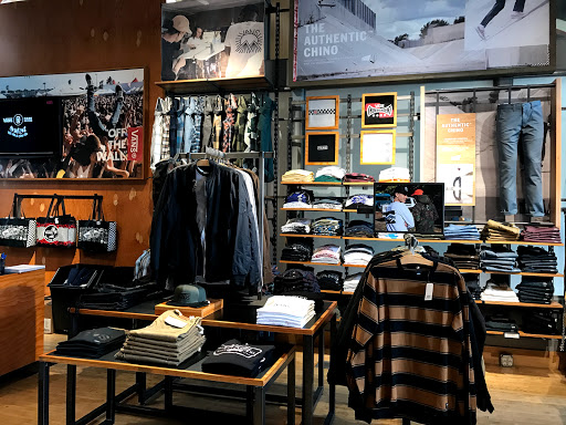 Shoe Store «Vans», reviews and photos, 28 E Colorado Blvd, Pasadena, CA 91105, USA