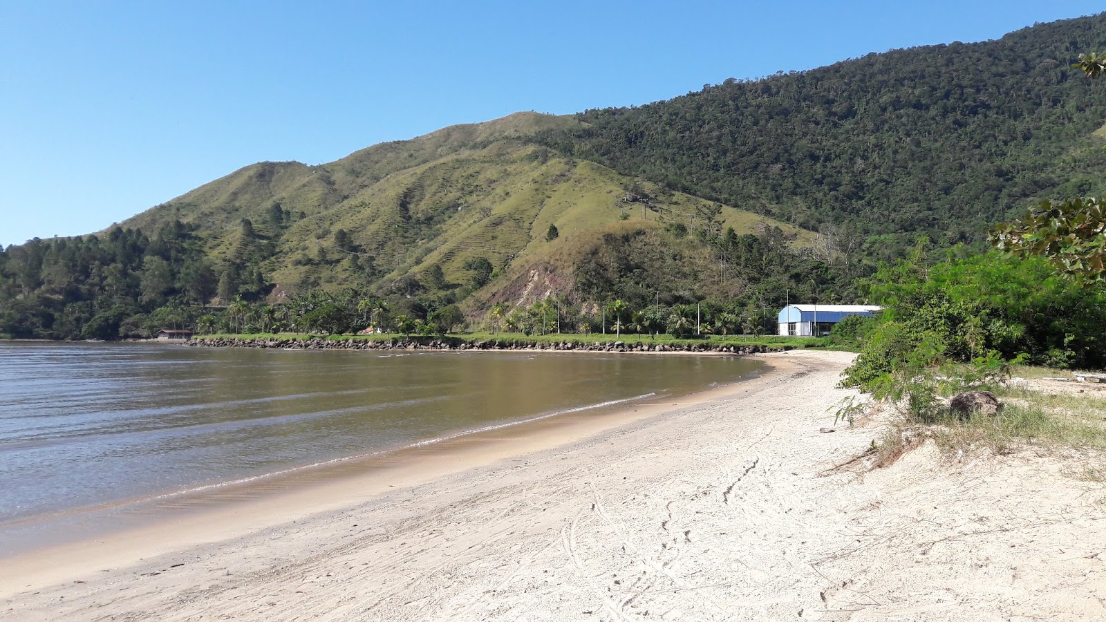 Foto von Enseada Strand mit geräumiger strand