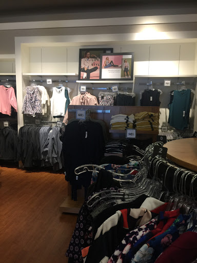 Clothing Store «Banana Republic», reviews and photos, 1100 Stanley K Tanger Dr, Lancaster, PA 17602, USA