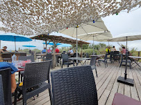 Atmosphère du Restaurant de fruits de mer La Cabane de l'Huître du Saunier à La Couarde-sur-Mer - n°10