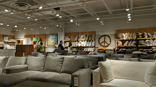 Furniture Store «Crate and Barrel Outlet», reviews and photos, 1700 Prince St, Alexandria, VA 22314, USA