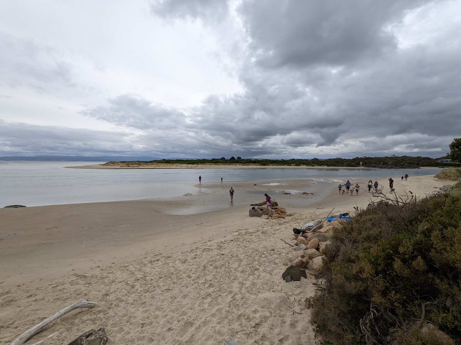Foto van Sandpiper Beach en de nederzetting