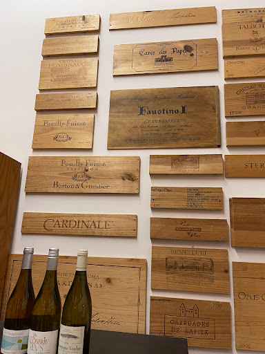 Liquor Store «Connecticut Beverage Mart», reviews and photos, 955 Washington St, Middletown, CT 06457, USA