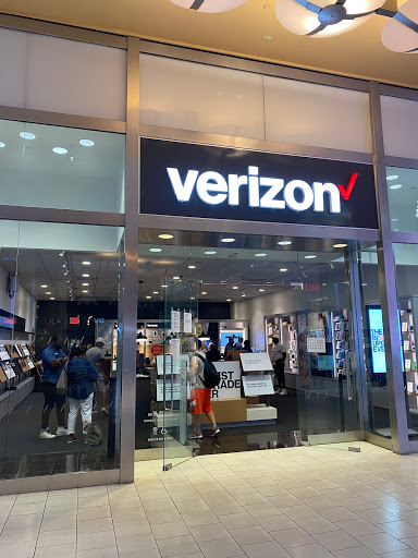 Cell Phone Store «Verizon», reviews and photos, 90-15 Queens Blvd, Elmhurst, NY 11373, USA