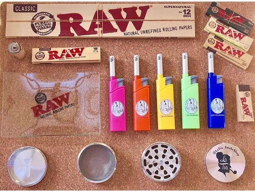 Tobacco Shop «La Tia Smoke Shop», reviews and photos, 154 Maverick St, East Boston, MA 02128, USA