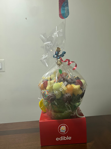 Gift Shop «Edible Arrangements», reviews and photos, 282 Park Rd, West Hartford, CT 06119, USA