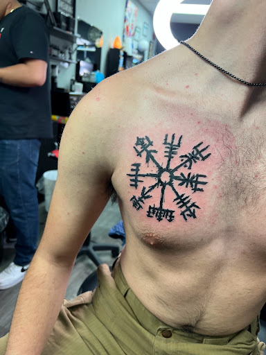 Explore american traditional elbow tattoo ideas, creative tattoo ideas in Schaumburg, available at Urban Rebels Ink