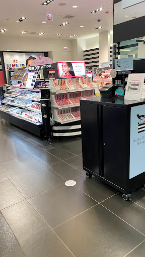 Cosmetics Store «SEPHORA», reviews and photos, 108 N State St Ste 134, Chicago, IL 60602, USA