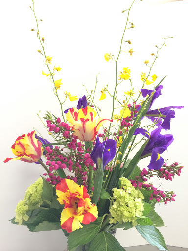 Florist «Crestwood Flowers», reviews and photos, 331 E 55th St, Kansas City, MO 64113, USA