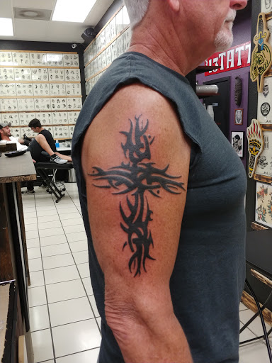Tattoo Shop «One Love Tattoos», reviews and photos, 903 N Austin Ave, Georgetown, TX 78626, USA