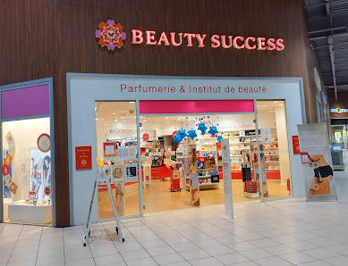 Beauty Success centre commercial Carrefour, 03300 Cusset, France