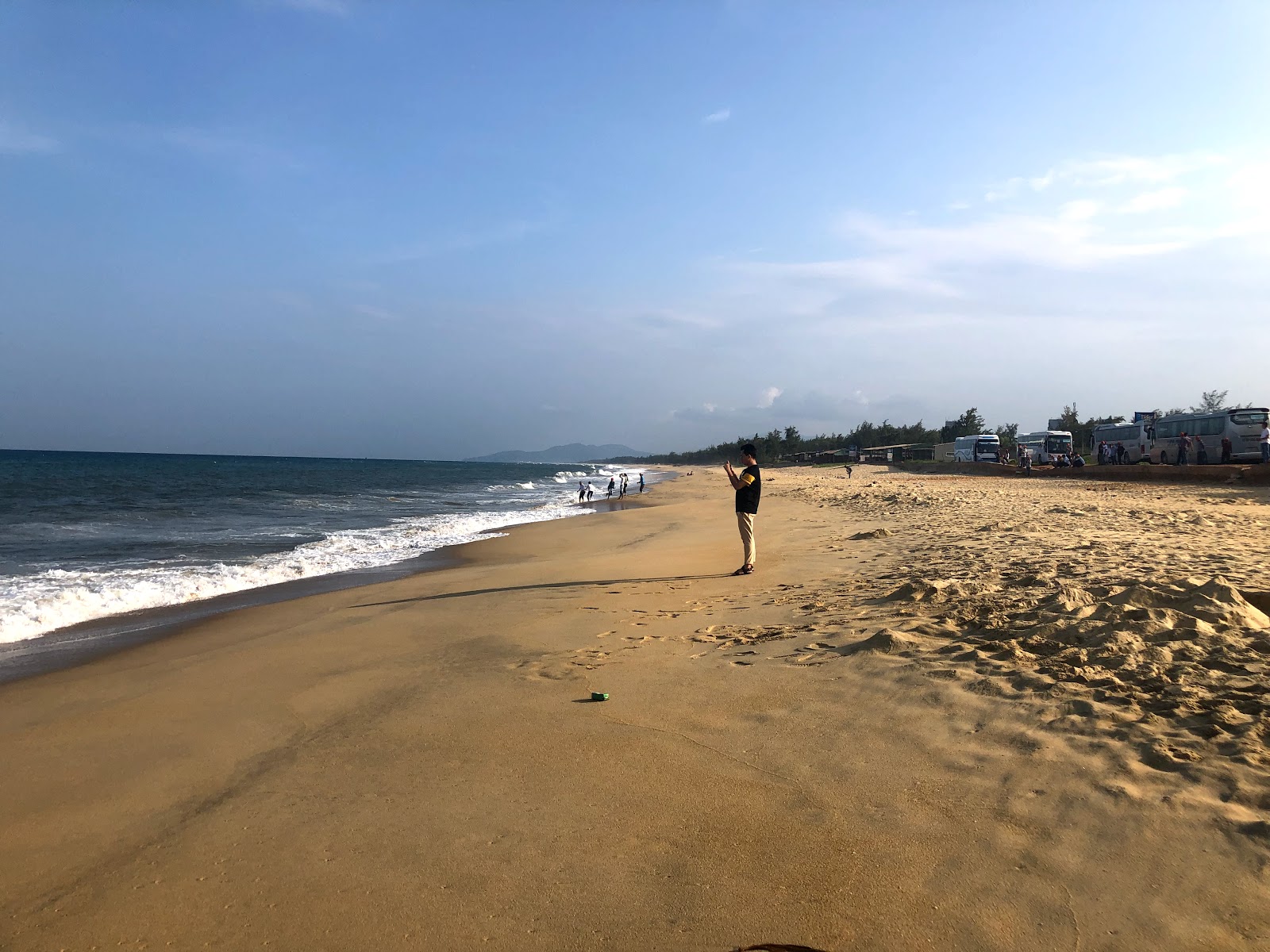 Tam Quan Bac Beach的照片 带有明亮的沙子表面
