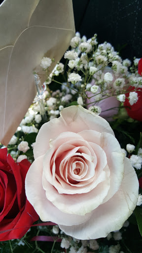 Florist «Blossom Flower Shop», reviews and photos, 906 N Frazier St, Conroe, TX 77301, USA