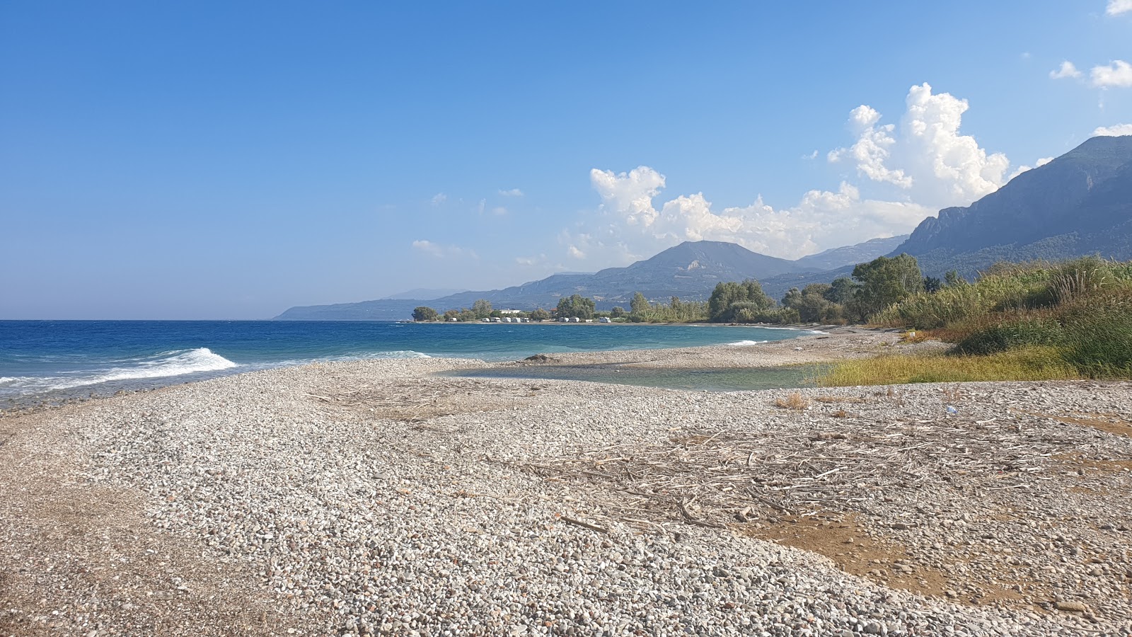 Fotografija Diakopto beach z turkizna čista voda površino