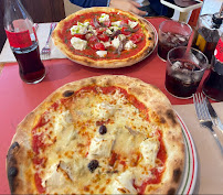 Plats et boissons du Restaurant La Cerise sur la Pizza - Place des Vosges à Paris - n°17