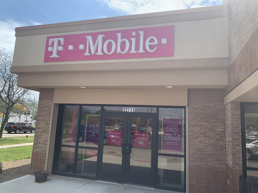 Cell Phone Store «T-Mobile», reviews and photos, 22711 Kelly Rd, Eastpointe, MI 48021, USA