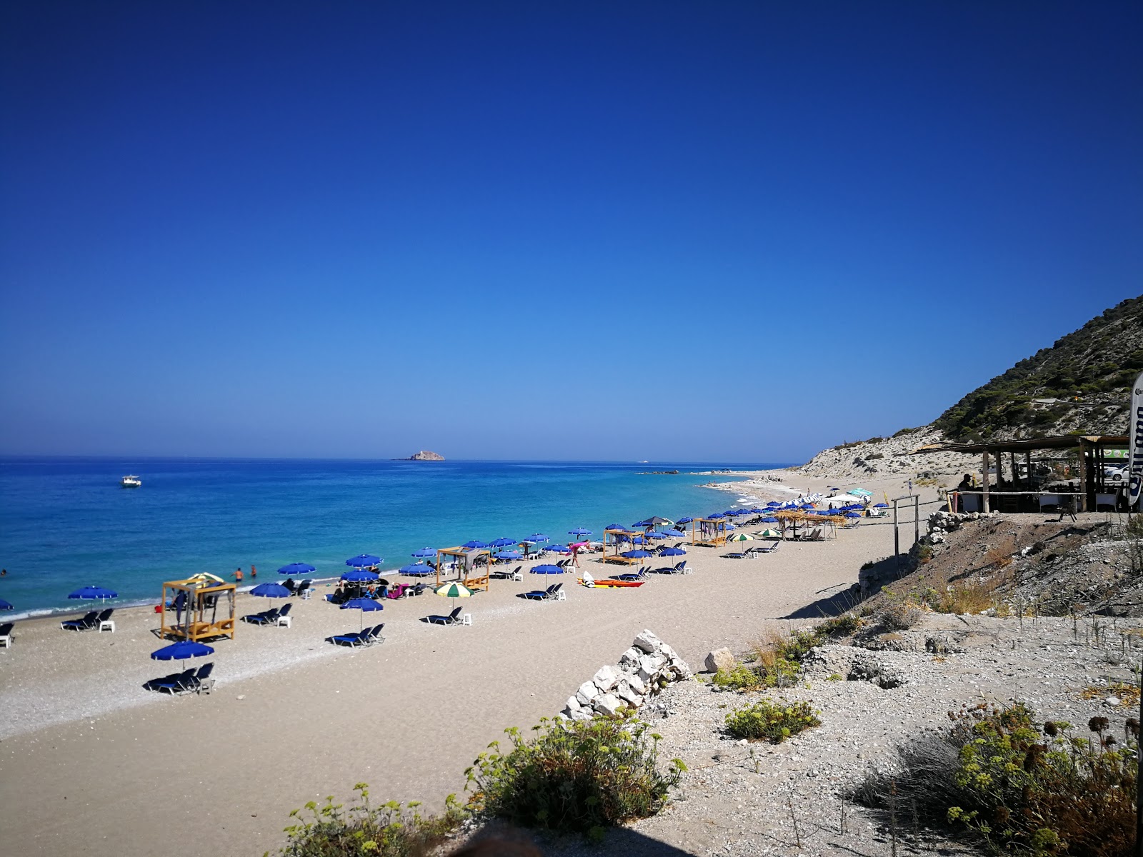 Foto van Gialos beach met turquoise puur water oppervlakte