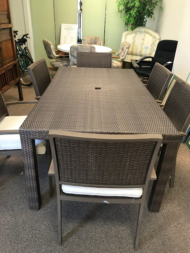 Thrift Store «Tambourine Resale Shop», reviews and photos, 1619 10th Ave, Vero Beach, FL 32960, USA