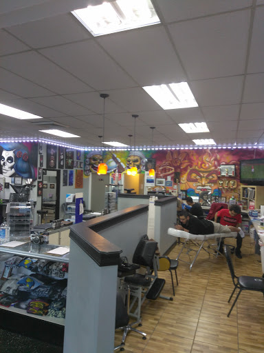 Tattoo Shop «Chi-Town Effects Tattoo», reviews and photos, 419 S Lake St, Aurora, IL 60506, USA
